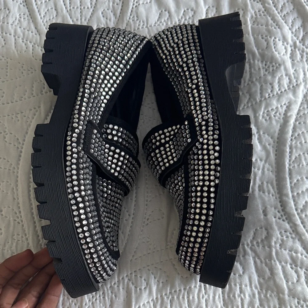 BAMBOO Women's Black and Silver Studded Flats size 38 - 8